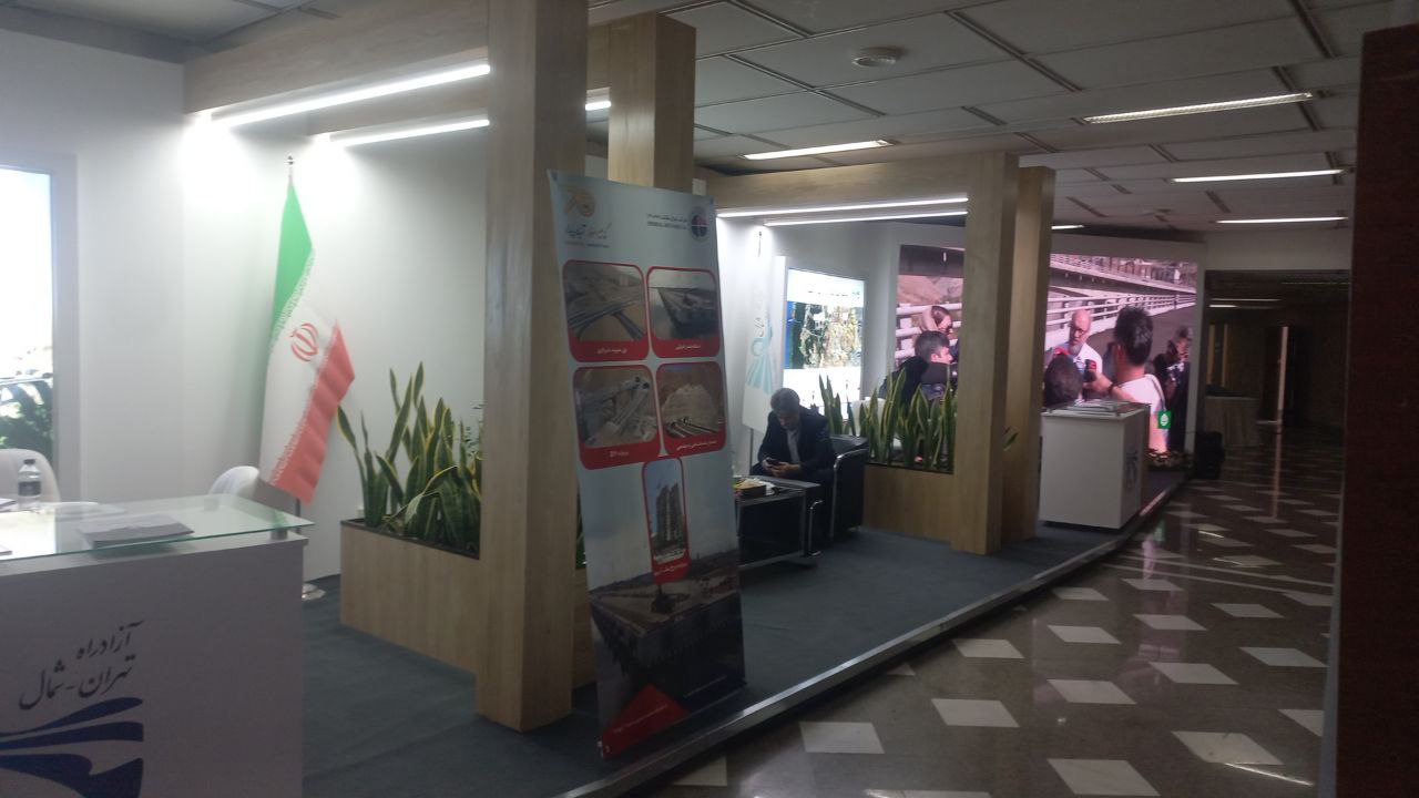 نمای جانبی غرفه نمایشگاهی راهسازی